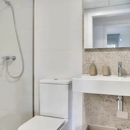 Modern Gem - 2br, Pool, Garage & Terrace *