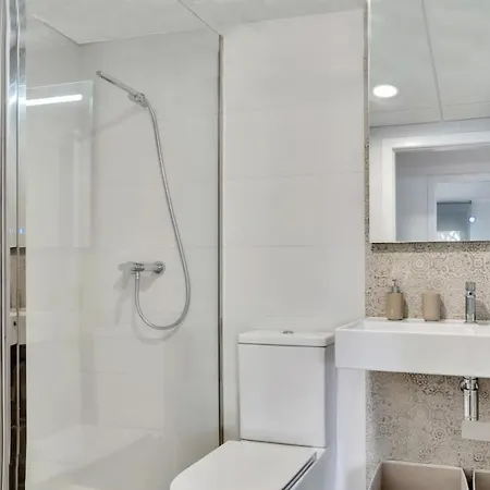 Apartament Modern Gem - 2br, Pool, Garage & Terrace *