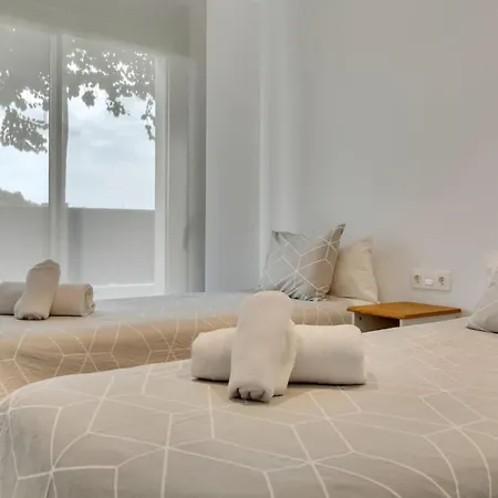 Apartament Modern Gem - 2br, Pool, Garage & Terrace