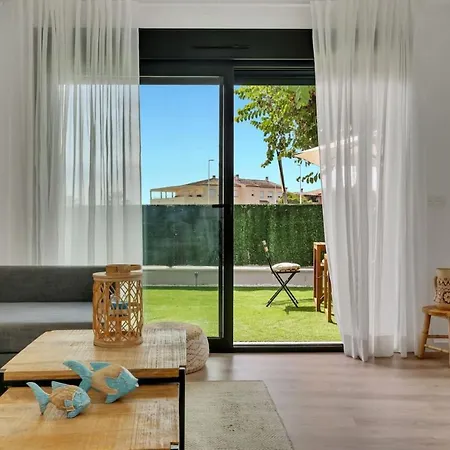 Apartament Modern Gem - 2br, Pool, Garage & Terrace
